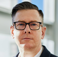 暗号資産取引会社の経営幹部であるCEO、Alexander Hughesの肖像